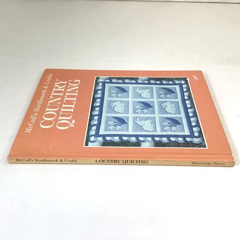 1992 McCalls Needlework & Crafts Country Quilting Hardcover Book Vintage Project
